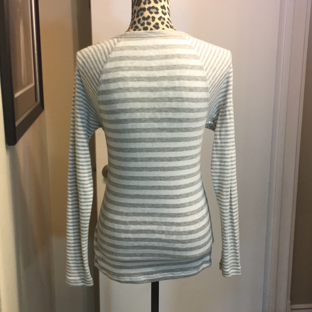 Like new Old Navy long sleeve shirt - Picture 8 of 8